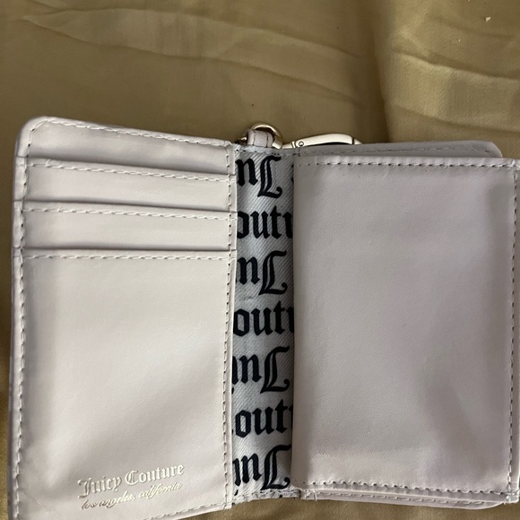 EUC Juicy Couture wallet beige and white, gold plated heart chain. - Picture 3 of 6